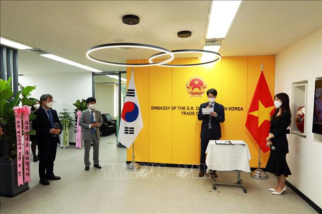 Đại diện Bộ Thương mại, Công nghiệp và Năng lượng Hàn Quốc phát biểu tại lễ khai trương Văn phòng đại diện Thương vụ Việt Nam tại Hàn Quốc. Ảnh: Anh Nguyên - PV TTXVN tại Hàn Quốc