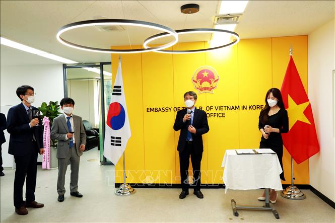 Đại sứ Việt Nam tại Hàn Quốc Nguyễn Vũ Tùng phát biểu tại lễ khai trương Văn phòng đại diện Thương vụ Việt Nam tại Hàn Quốc. Ảnh: Anh Nguyên - PV TTXVN tại Hàn Quốc