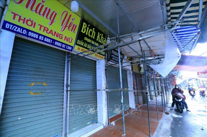Trong ảnh: Nhiều cửa hàng buôn bán đã đóng cửa để phòng, chống dịch COVID-19 tại xã Ninh Hiệp. Ảnh: Tuấn Anh – TTXVN