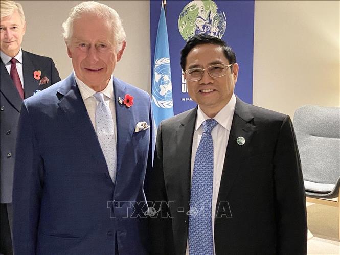 Thủ tướng Phạm Minh Chính gặp Thái tử Vương quốc Anh Charles Philip Arthur George. Ảnh: TTXVN