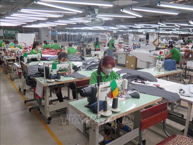 Hoạt động sản xuất tại nhà máy của công ty TNHH Tainan Enterprises (Việt Nam) đã được hồi phục bình thường. Ảnh: Minh Hưng-TTXVN
