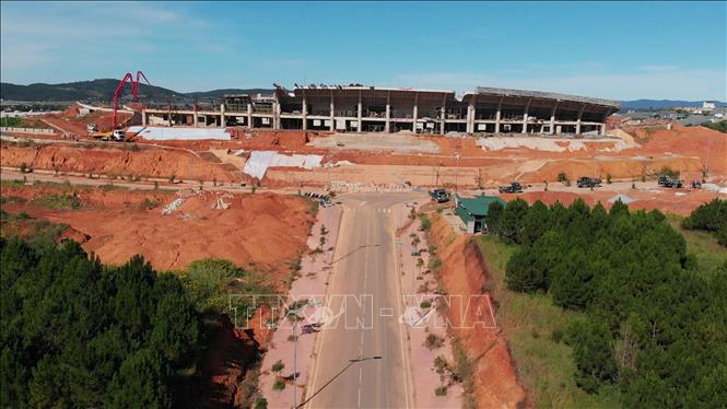 Trong ảnh: Sân vận động Đà Lạt 20.000 chỗ ngồi thuộc công trình dân dụng cấp II, tọa lạc tại đường Xô Viết Nghệ Tĩnh, Phường 7, Đà Lạt với tổng diện tích gần 16 ha. Ảnh: Đặng Tuấn -TTXVN 
