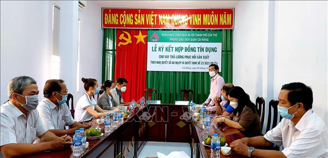 Trong ảnh: Ông Lăng Chánh Huệ Thảo, PGĐ Phụ trách Chi nhánh Ngân hàng CSXH Cần Thơ phát biểu tại buổi lễ ký kết. Ảnh: Thu Hiền - TTXVN 