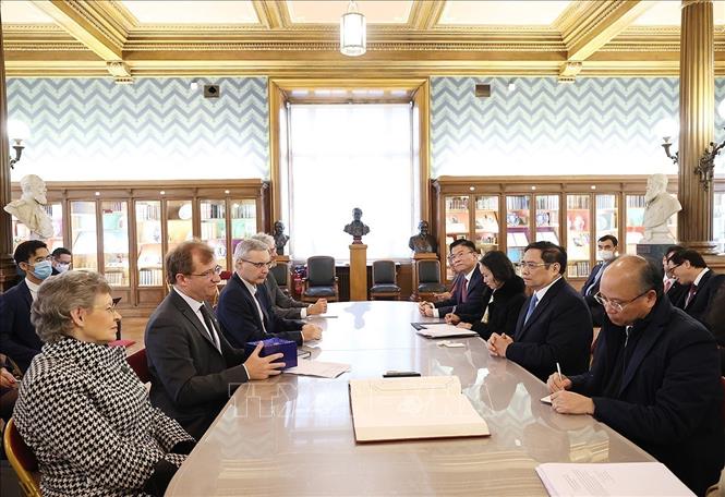 Photo: PM Pham Minh Chinh has a working visit to the Pasteur Institute. VNA Photo: Dương Giang