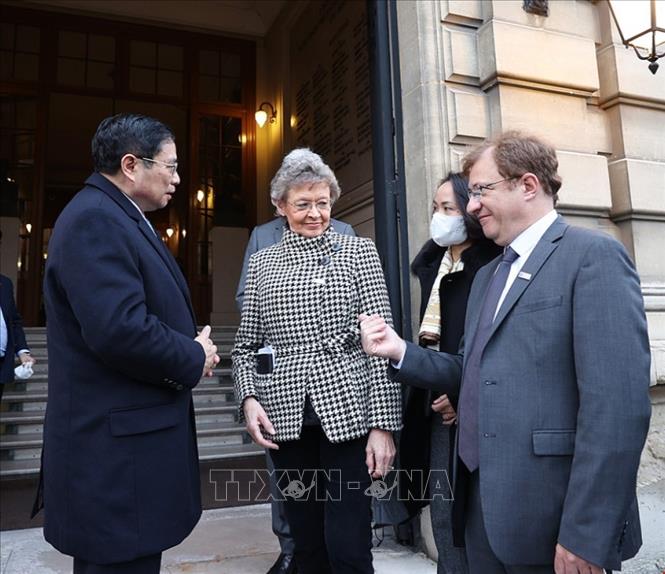 Photo: PM Pham Minh Chinh visits the Pasteur Institute. VNA Photo: Dương Giang