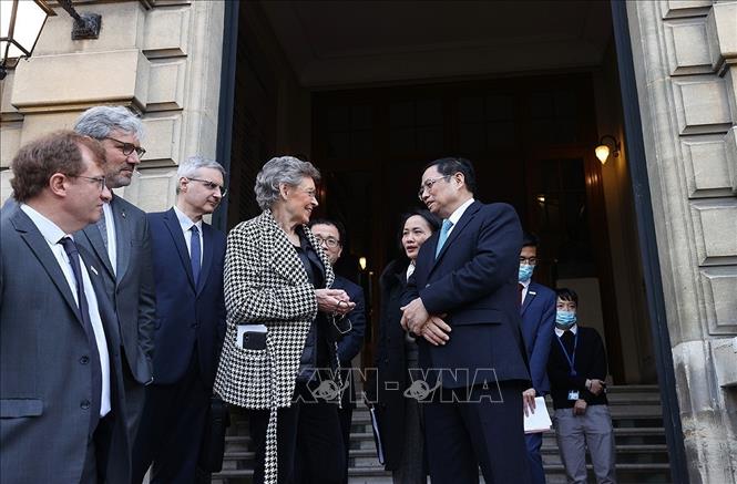 Photo: PM Pham Minh Chinh visits the Pasteur Institute. VNA Photo: Dương Giang