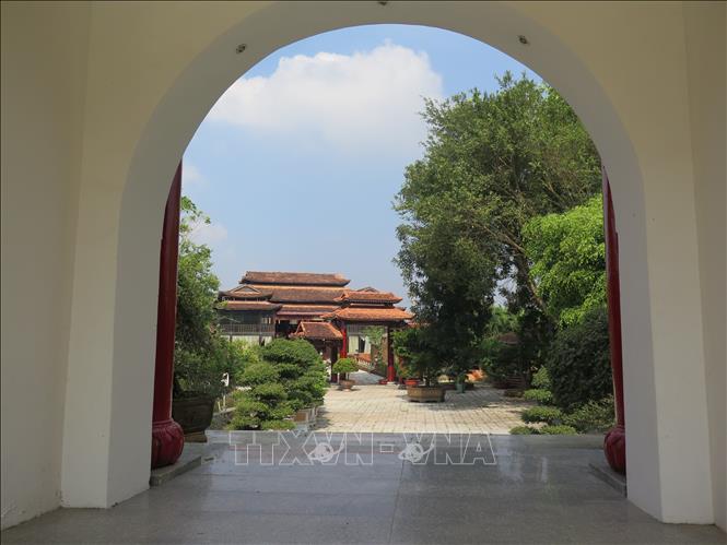 Trong ảnh: Toàn cảnh Làng cổ Phước Lộc Thọ nhìn từ cổng chính. Ảnh: Minh Hưng-TTXVN