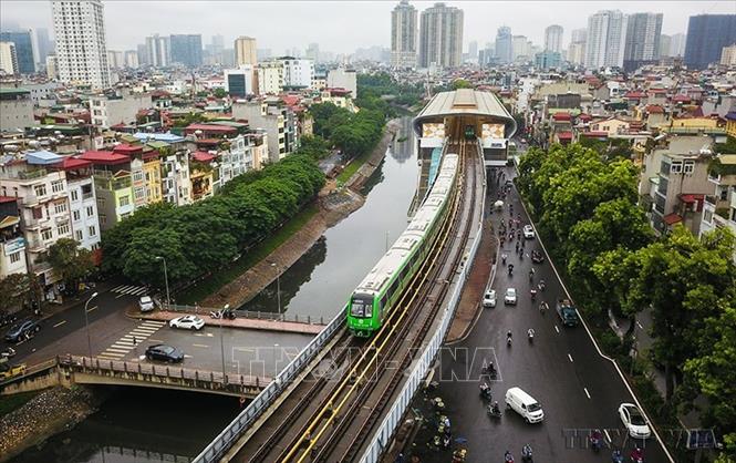 Việt Nam đã đạt nhiều kết quả quan trọng, có ý nghĩa thúc đẩy mạnh mẽ tăng trưởng kinh tế cũng như hội nhập quốc tế. Trong ảnh: Dự án đường sắt đô thị Cát Linh - Hà Đông sử dụng vốn vay của Trung Quốc đã chính thức đưa vào khai thác thương mại từ ngày 6/11/2021 sau 10 năm khởi công. Ảnh: Thành Đạt - TTXVN