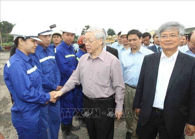 Tổng Bí thư Nguyễn Phú Trọng thăm Công ty Cổ phần than Núi Béo trong chuyến làm việc với Tập đoàn công nghiệp Than – Khoáng sản Việt Nam, sáng 6/4/2013, tại Quảng Ninh. Ảnh: Trí Dũng - TTXVN