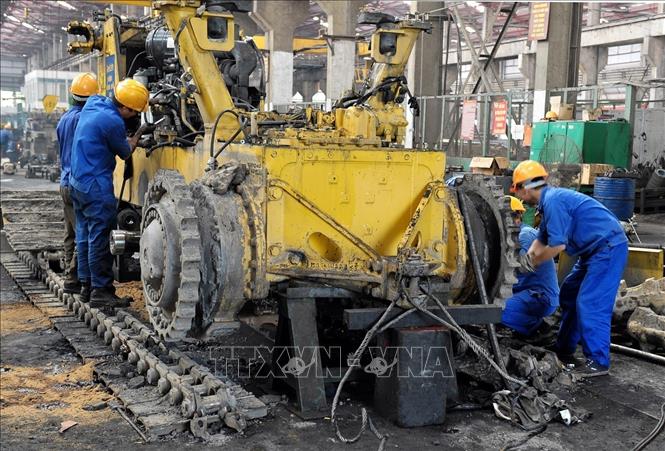 Công ty cổ phần Chế tạo máy – Vinacomin (Tập đoàn công nghiệp Than-Khoáng sản) chuyên chế tạo, sửa chữa thiết bị phụ tùng ngành than và các sản phẩm. Ảnh: Thanh Hà – TTXVN