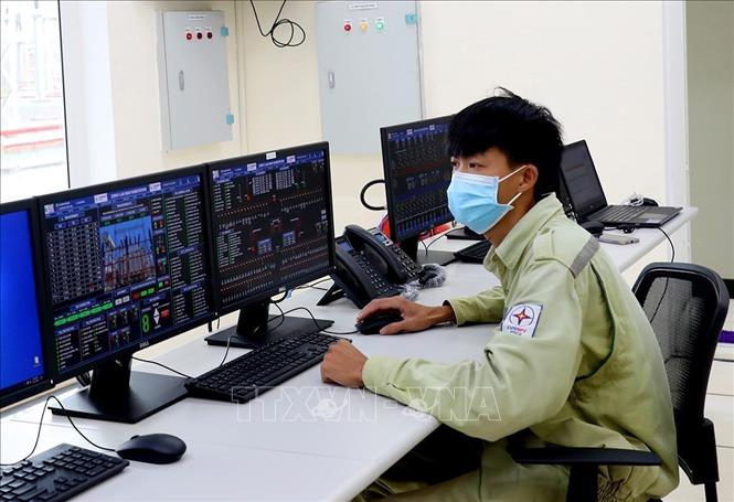 Photo: The operating room of the 220kV Lao Bao transformer station in the central province of Quang Tri. VNA Photo: Ngọc Hà
