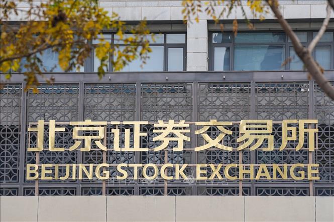 Trong ảnh: Sàn giao dịch chứng khoán Bắc Kinh (Trung Quốc) ngày 15/11/2021. Ảnh: THX/TTXVN
