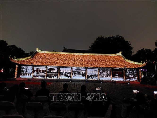 Trải nghiệm Không gian nghệ thuật & 3D Mapping tại sân Thái học, di tích Văn Miếu - Quốc Tử Giám. Ảnh: Đinh Thuận  TTXVN