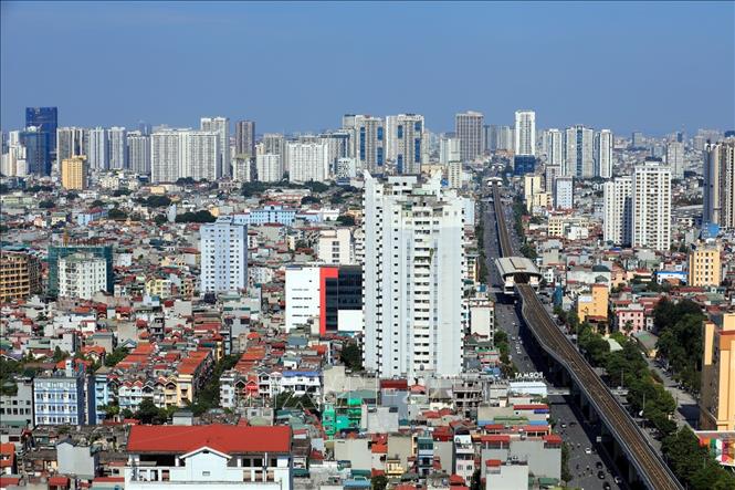 Trong ảnh: Nhiều khu chung cư được xây dựng phục vụ nhu cầu những người có mức thu nhập ổn định. Ảnh: Tuấn Anh - TTXVN
