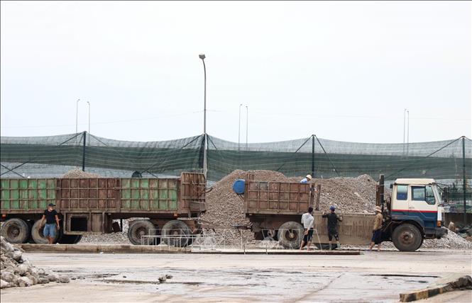Photo: The overloaded Cua Viet seaport in Gio Linh district, the central province of Quang Tri, needs upgrading. VNA Photo: Nguyên Lý