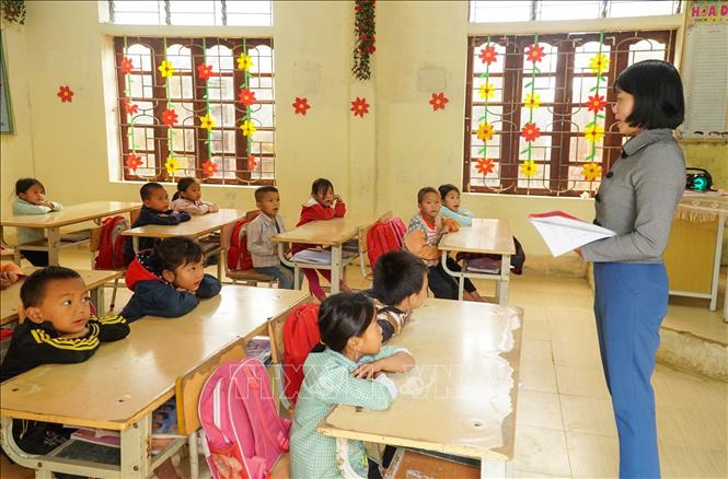 Trong ảnh: Một tiết học của học sinh trường Phổ thông Dân tộc bán trú Tiểu học Đoọc Mạy, huyện Kỳ Sơn. Ảnh: Bích Huệ - TTXVN