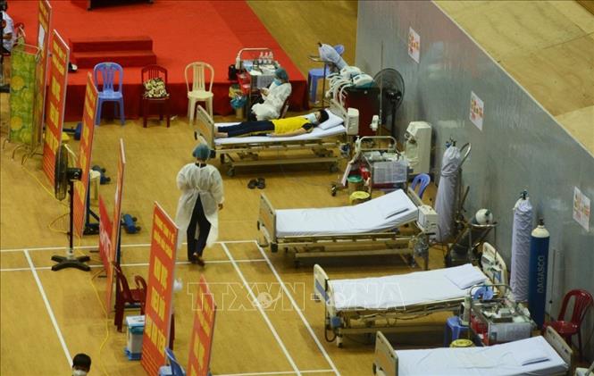 Khu vực cấp cứu những trường hợp có phản ứng nặng sau tiêm vaccine tại điểm tiêm chủng Cung thể thao Tiên Sơn (quận Hải Châu). Ảnh: Văn Dũng - TTXVN