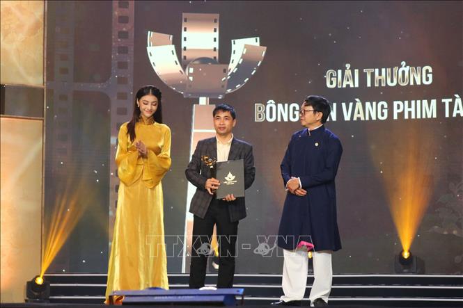 Trong ảnh: Bộ phim “Ranh giới” đạt giải Bông sen Vàng thể loại phim Tài liệu. Ảnh: Tường Vi - TTXVN