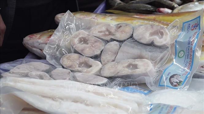 Photo: Vietnam’s frozen tra and basa (Pangasius) on sale at Dai Phat supermarket in Melbourne. VNA Photo: Diệu Linh
