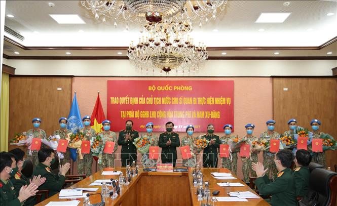 Photo: Officers are assigned to South Sudan and the Central African Republic to work for the United Nations peacekeeping missions. Photo: Hồng Pha