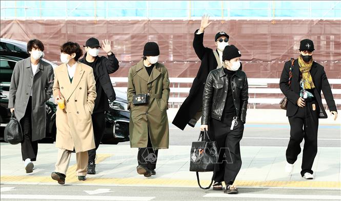 Trong ảnh: Các thành viên Nhóm nhạc BTS của Hàn Quốc. Ảnh: YONHAP/TTXVN