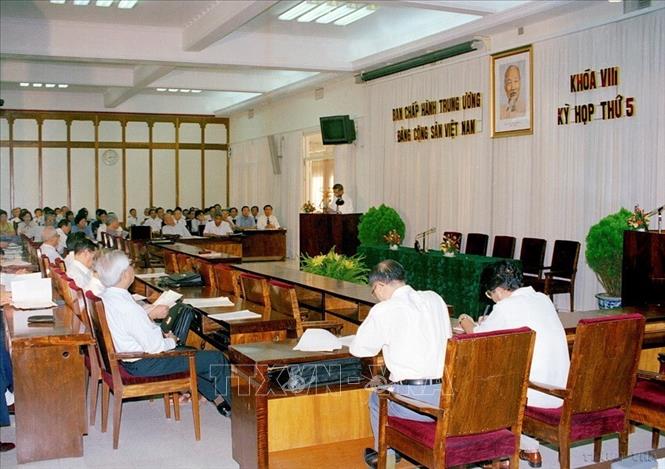 Trong ảnh: Hội nghị Trung ương 5 khóa VIII họp từ 6-16/7/1998 tại Hà Nội đã ra Nghị quyết chuyên đề về 