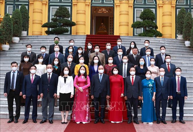 Chủ tịch nước Nguyễn Xuân Phúc và các đại biểu. Ảnh: Thống Nhất-TTXVN
