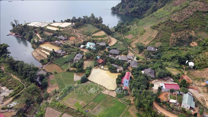 Trong ảnh: Một góc bản Lếch, xã Chiềng Lao, huyện Mường La nơi có gần 60 hộ dân tái định cư đã quay trở về. Ảnh: Hữu Quyết – TTXVN