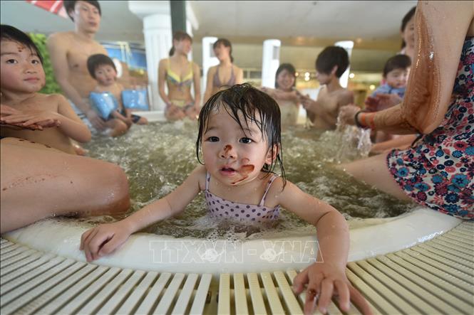 Trong ảnh (tư liệu): Người dân tại một nhà tắm công cộng ở Hakone, tỉnh Kanagawa, Nhật Bản. Ảnh: AFP/ TTXVN