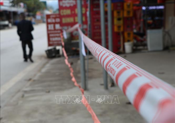 Trong ảnh: Một số hộ kinh doanh không thuộc diện phải đóng cửa cũng tạm dừng kinh doanh để phòng, chống dịch COVID-19, hạn chế thấp nhất khả năng dịch lây lan trong cộng đồng. Ảnh: Xuân Tiến – TTXVN 