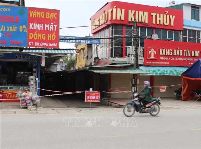 Trong ảnh: Chốt kiểm soát số 1 được thiết lập tại cổng chính ra, vào chợ nằm trên tuyến quốc lộ 279 nối huyện Điện Biên với thành phố Điện Biên Phủ (tỉnh Điện Biên). Ảnh: Xuân Tiến – TTXVN 