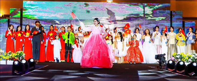 Trong ảnh: Các thí sinh tham dự cuộc thi Trình diễn thời trang Việt Nam - Hàn Quốc lần thứ 3. Ảnh: Anh Nguyên - PV TTXVN tại Hàn Quốc