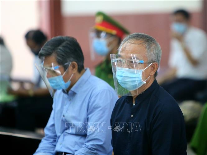 Trong ảnh: Bị cáo Nguyễn Thành Tài (phải) tại phiên phúc thẩm. Ảnh: Thành Chung-TTXVN