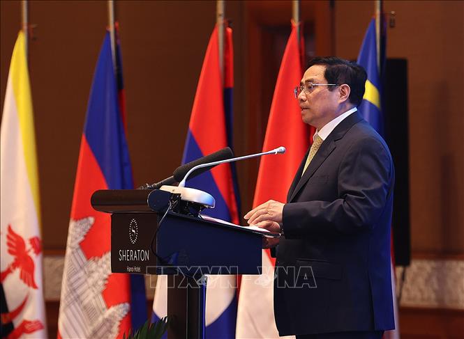 Photo: Prime Minister Pham Minh Chinh speaks at the session. VNA Photo: Dương Giang