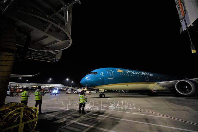 Photo: Vietnam Airlines’ plane lands at San Francisco Airport in the US on November 29. VNA Photo