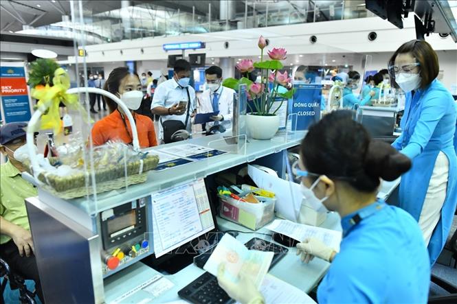 Photo: Passengers at Ho Chi Minh City’s Tan Son Nhat International Airport. VNA Photo