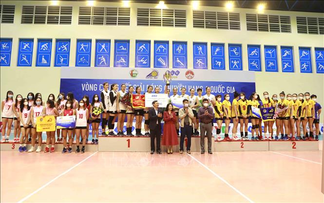 Đội bóng chuyền nữ xếp hạng Nhất là Bamboo Airways Vĩnh Phúc, Nhì là đội Thành phố Hồ Chí Minh và đội Hà Nội đứng thứ Ba.  Ảnh: Hoàng Hùng - TTXVN
