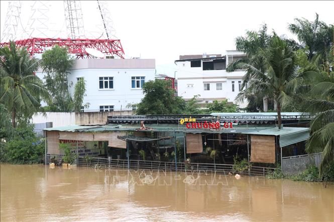Một khu vực ven sông Cái ở xã Vĩnh Hiệp, thành phố Nha Trang bị ngập lụt trong ngày 1/12/2021. Ảnh: Tiên Minh - TTXVN