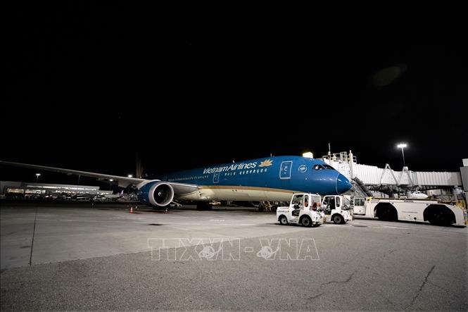 Photo: The Vietnam Airlines plane at the San Francisco Airport. VNA Photo