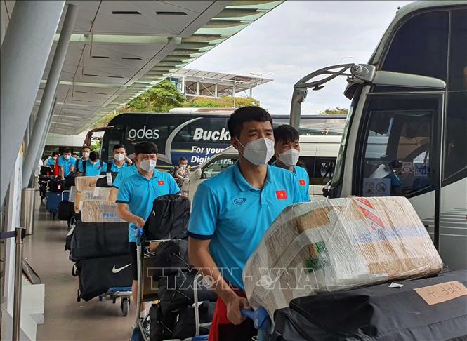 Photo: Vietnamese team arrives at the Changi Airport./.