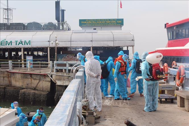Photo: The sailors are brought ashore to Cau Da port in the southern province of Ba Ria-Vung Tau./.