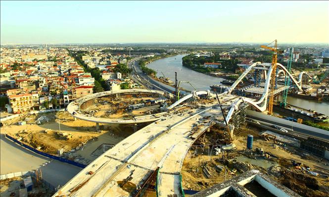 Trong ảnh: Cây cầu hiện đại  và đẹp có chiều dài khoảng 456,5 m, rộng 30,5 m, quy mô 6 làn xe. Ảnh: An Đăng - TTXVN