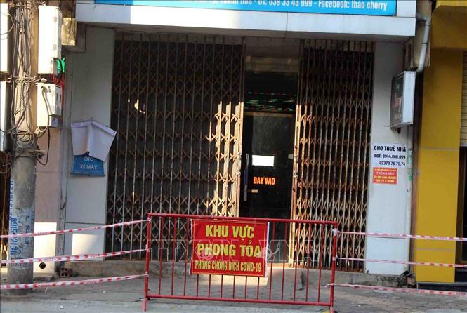 Trong ảnh: Nhà của một hộ dân sống tại đường Tống  Duy Tân, phường Lam Sơn, thành phố Thanh Hóa bị phỏng tỏa để phòng dịch COVID-19. Ảnh: Nguyễn Nam-TTXVN