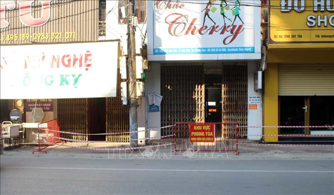 Trong ảnh: Phỏng tỏa một cụm dân cư tại thành phố Thanh Hóa để phòng dịch COVID-19. Ảnh: Nguyễn Nam-TTXVN