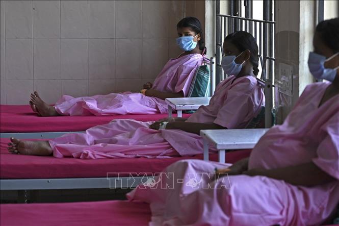 Trong ảnh: Phụ nữ mang thai chờ tiêm vaccine ngừa COVID-19  tại Chennai, Ấn Độ. Ảnh: AFP/TTXVN