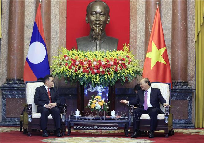 Photo: President Nguyen Xuan Phuc receives Chairman of the Lao National Assembly Saysomphone Phomvihane. VNA Photo: Thống Nhất