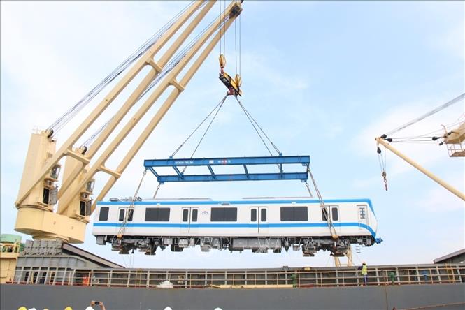 Four more trains of Metro Line No.1 arrive in HCM City - VNA Photos ...