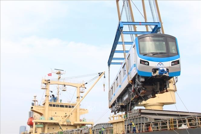 Four more trains of Metro Line No.1 arrive in HCM City - VNA Photos ...