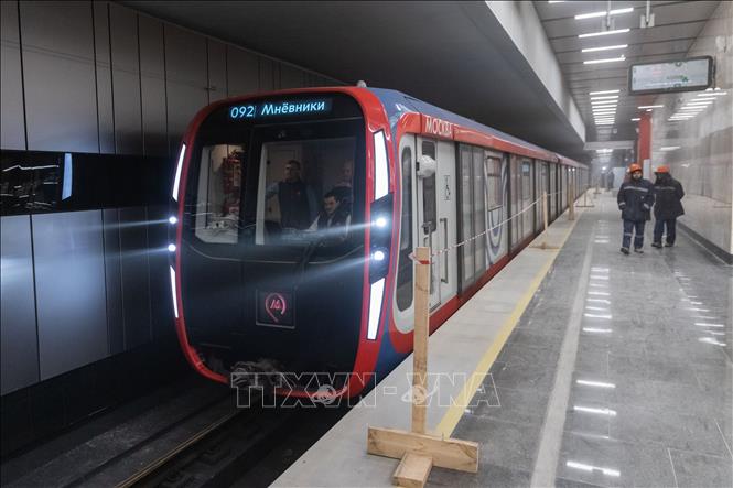 Trong ảnh: Tàu điện ngầm tại nhà ga Michurinsky Prospekt ở Moskva, Nga, ngày 7/12/2021. Ảnh: THX/TTXVN