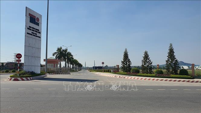 Trong ảnh: Khu công nghiệp Thăng Long- Vĩnh Phúc nằm trên địa bàn huyện Bình Xuyên cơ bản hoàn thành cơ sở hạ tầng và đang đón các nhà đầu tư từ các nước vào xây nhà xưởng để sản xuất, kinh doanh. Ảnh: Nguyễn Trọng Lịch - TTXVN

